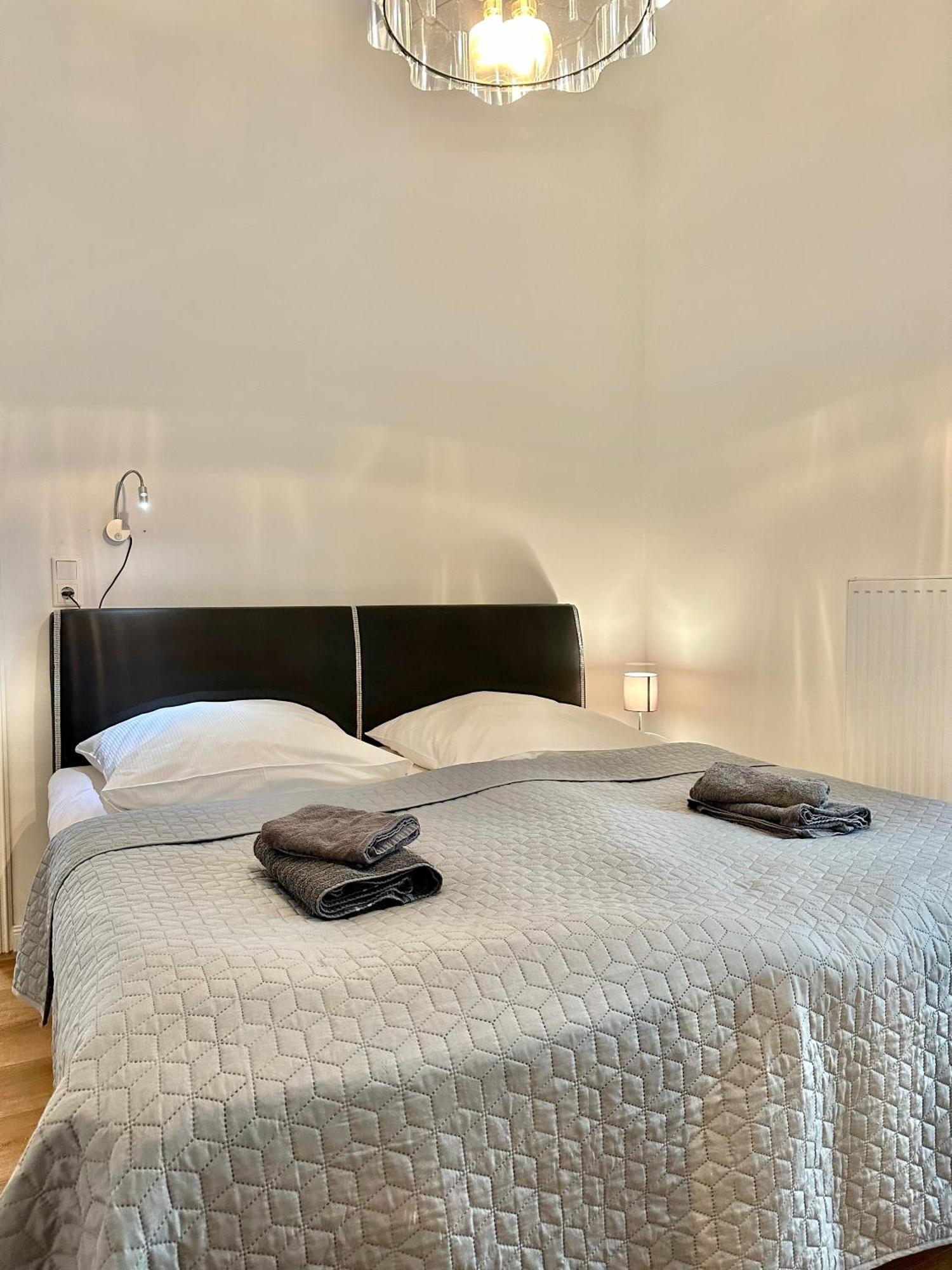 Modernes City-Apartment Mit Blick In Den Park Und 2 Baeder H9 Oldenburg Exterior photo